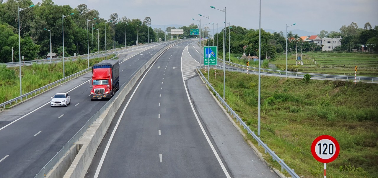 Bộ GTVT vạch lộ trình khởi công 8 dự án đường bộ cao tốc Bắc – Nam phía Đông